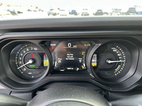 Used 2025 Jeep Wrangler Sahara image 26