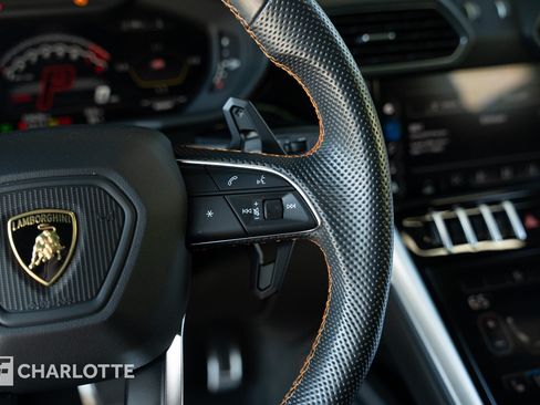 Used 2021 Lamborghini Urus AWD/4WD image 22