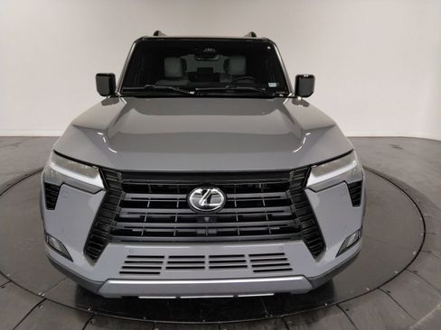 Used 2024 Lexus GX 550 image 3
