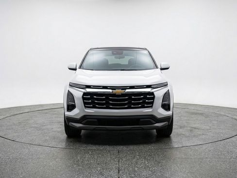 Used 2025 Chevrolet Equinox LT FWD image 2