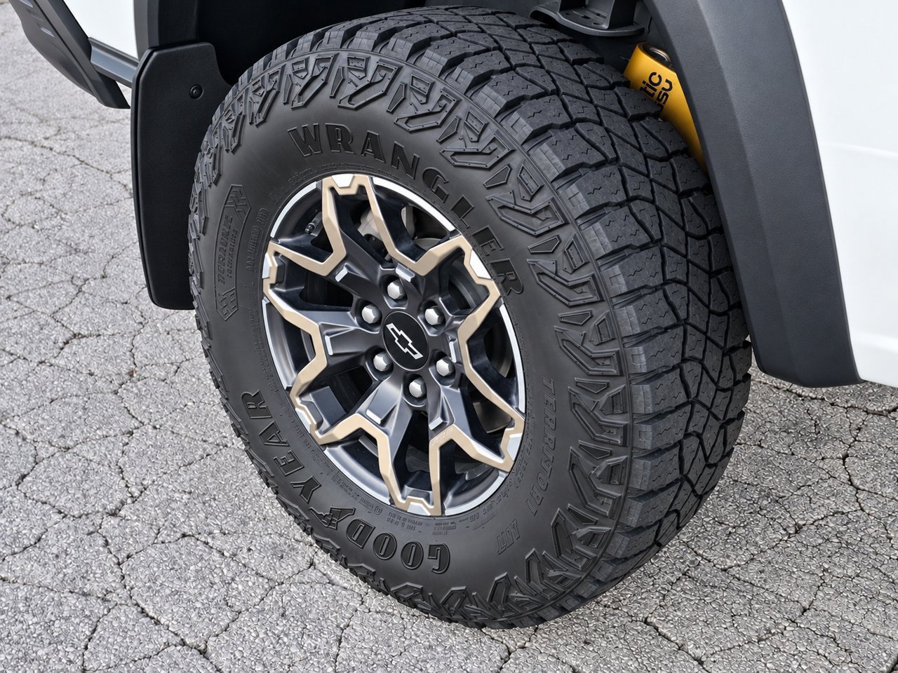 Certified 2024 Chevrolet Colorado ZR2 w/ ZR2 Convenience Package III AWD/4WD image 11