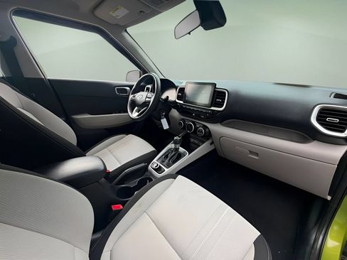 Used 2023 Hyundai Venue SEL FWD image 18