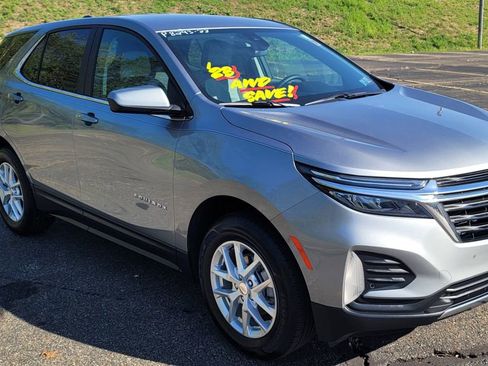 Used 2023 Chevrolet Equinox LT w/ Driver Convenience Package image 2