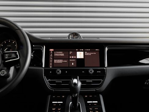 Certified 2026 Porsche Macan AWD/4WD image 20