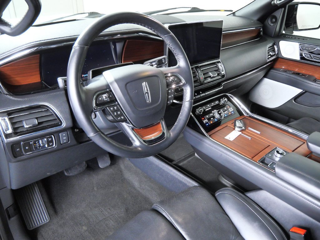 Certified 2023 Lincoln Navigator Reserve AWD/4WD image 3