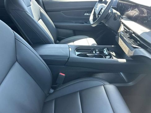 Used 2025 Nissan Murano SV AWD/4WD image 17