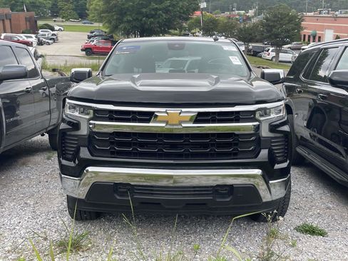 Used 2024 Chevrolet Silverado 1500 LT AWD/4WD image 2