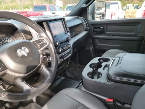 Used 2023 RAM 2500 Tradesman w/ Chrome Appearance Group image 10