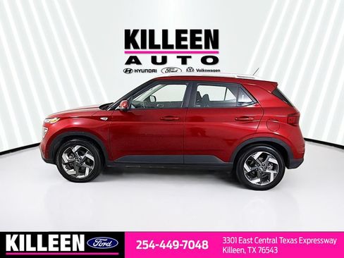 Used 2025 Hyundai Venue SEL FWD image 4