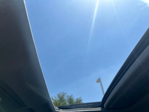 Used 2019 Honda Accord Touring image 5