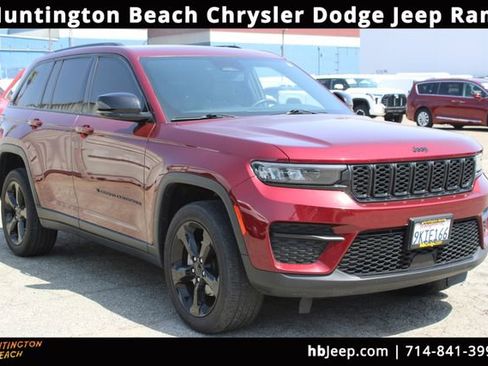 Used 2023 Jeep Grand Cherokee Altitude AWD/4WD image 1