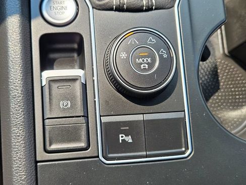 Used 2021 Volkswagen Atlas Cross Sport SE AWD/4WD image 36