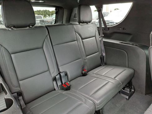 Used 2023 Chevrolet Suburban LT w/ Luxury Package image 36