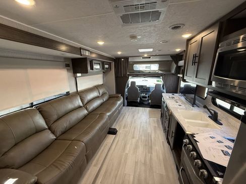 Used 2022 Ford E-450 and Econoline 450 Super Duty w/ Motorhome Prep Package image 83