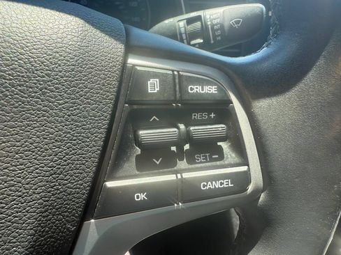 Used 2017 Hyundai Elantra Limited FWD image 12