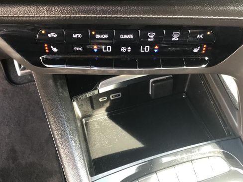 Used 2023 Buick Envision Preferred w/ Sport Touring Package AWD/4WD image 28