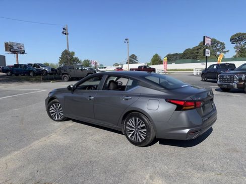 Used 2025 Nissan Altima 2.5 SV image 3