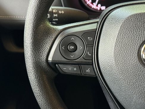 Used 2024 Toyota RAV4 XLE FWD image 30