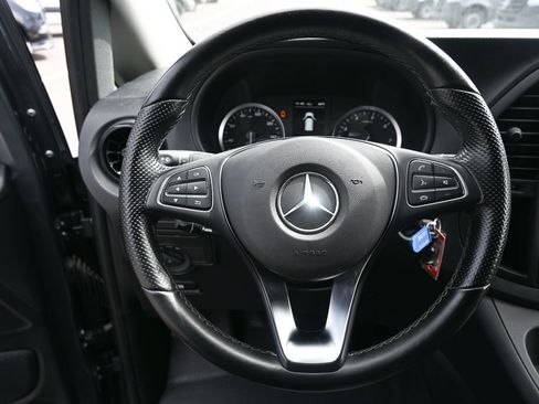 Used 2023 Mercedes-Benz Metris image 2