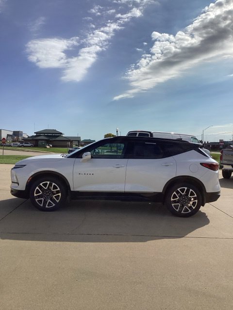 Used 2023 Chevrolet Blazer RS w/ Enhanced Convenience Package AWD/4WD image 2