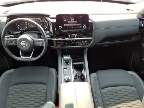 Used 2025 Nissan Pathfinder SV AWD/4WD image 11