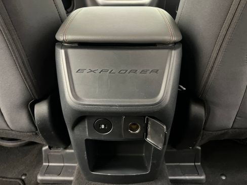 Used 2025 Ford Explorer Active AWD/4WD image 26