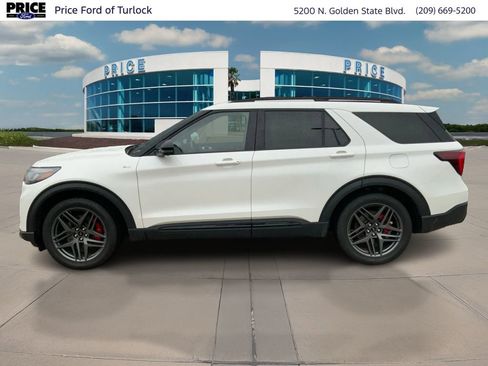 Used 2025 Ford Explorer ST-Line w/ Premium Package image 8