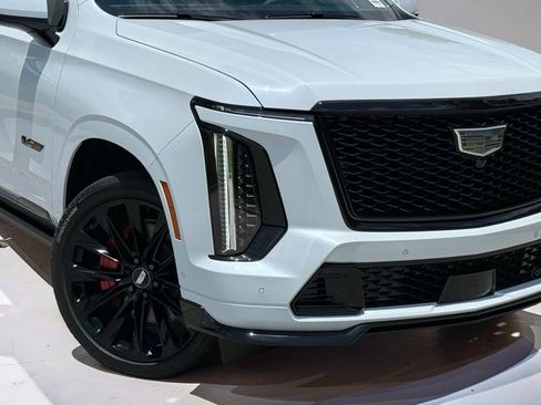 New 2026 Cadillac Escalade V AWD/4WD image 6