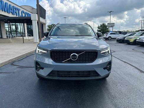 Used 2023 Volvo XC40 B5 Ultimate AWD/4WD image 2