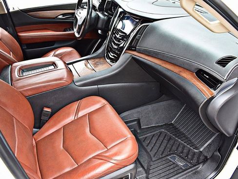 Used 2020 Cadillac Escalade Luxury RWD image 20