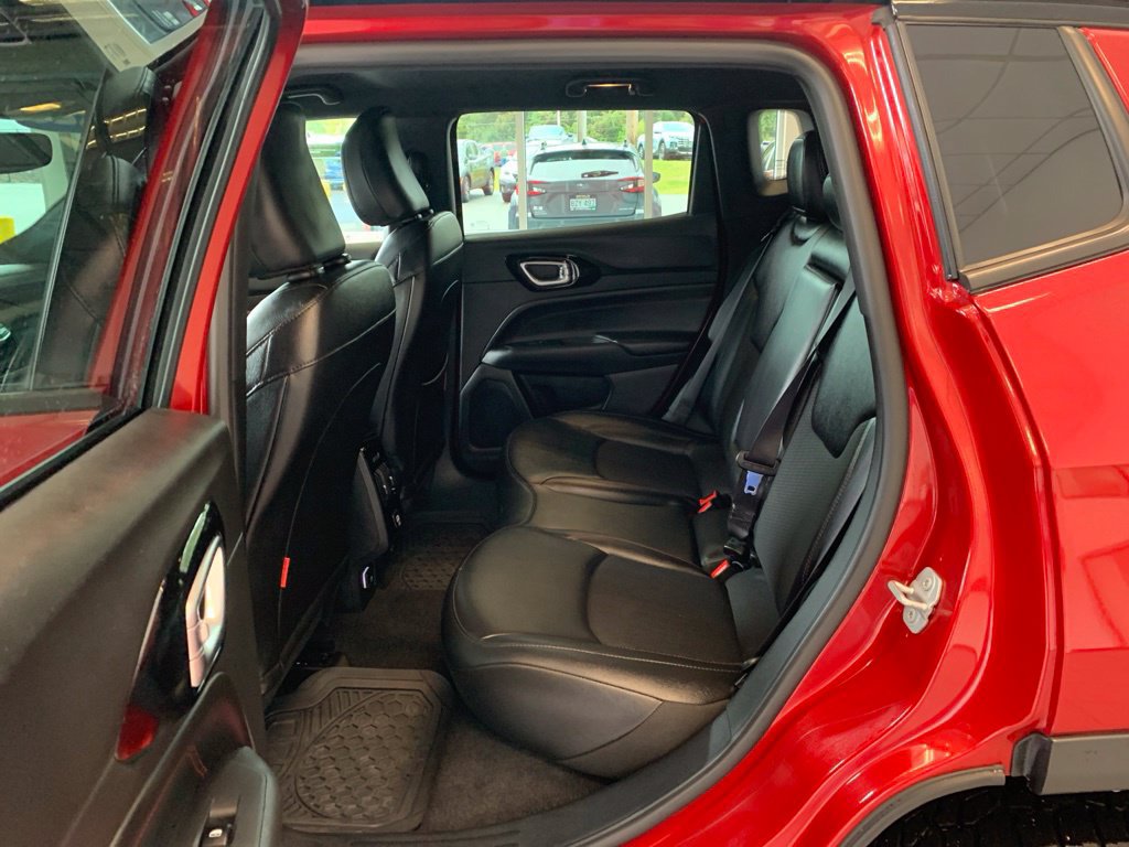 Used 2025 Jeep Compass Trailhawk AWD/4WD image 11