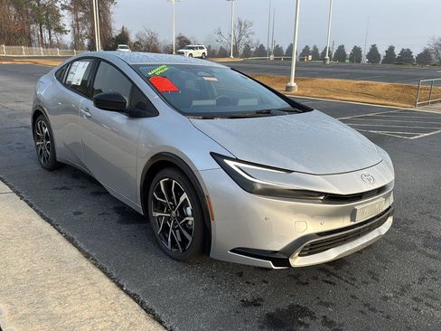 New 2025 Toyota Prius Plug-In Hybrid image 6