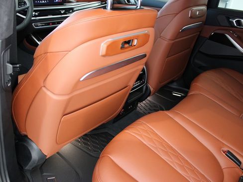 Used 2025 BMW X7 M60i AWD/4WD image 45