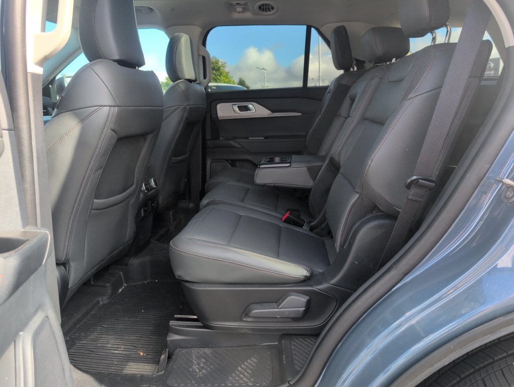 Certified 2025 Ford Explorer Active AWD/4WD image 9