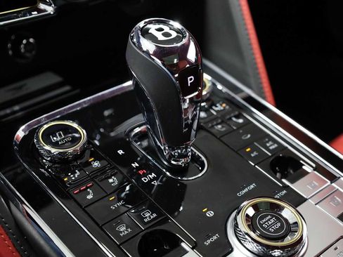 Used 2021 Bentley Flying Spur V8 image 21