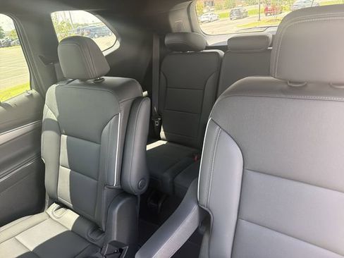 Used 2025 Buick Enclave Preferred AWD/4WD image 13