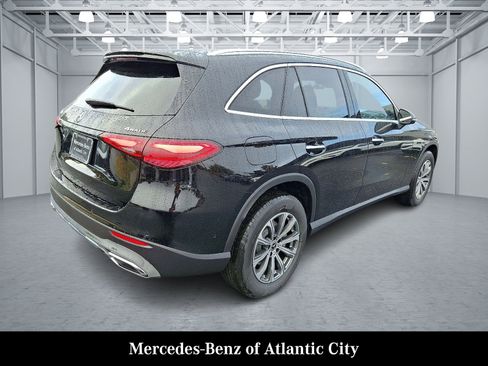 Used 2026 Mercedes-Benz GLC 300 4MATIC image 4