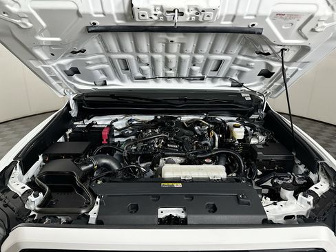 Used 2025 Toyota Tacoma TRD Off-Road image 32