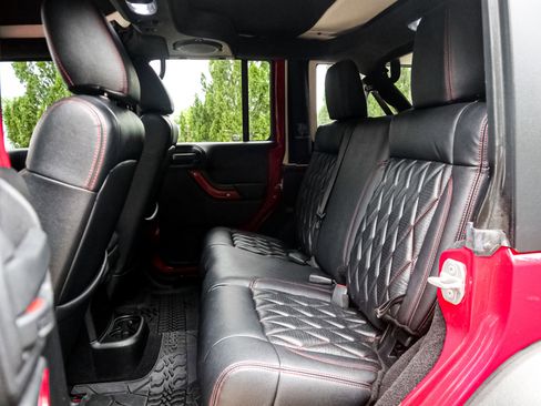 Used 2012 Jeep Wrangler Unlimited Sport AWD/4WD image 30