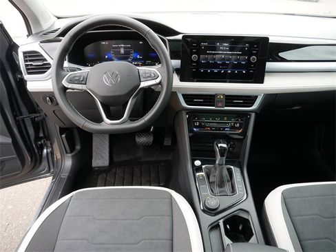 New 2025 Volkswagen Taos SE image 9