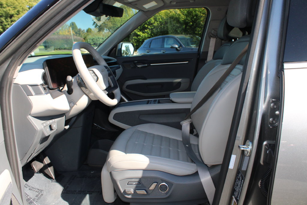 Used 2024 Kia EV9 Land AWD/4WD image 12