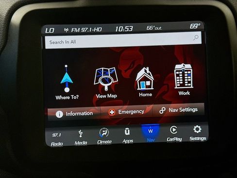 Used 2019 Jeep Renegade Altitude w/ UConnect 8.4 Nav Group FWD image 19