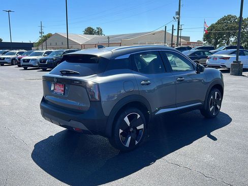 New 2025 Nissan Kicks SR image 4