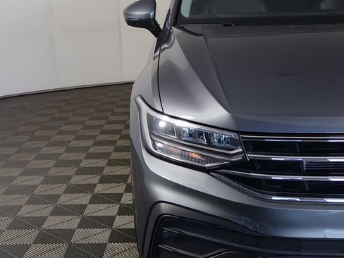 Used 2024 Volkswagen Tiguan SE w/ Panoramic Sunroof Package AWD/4WD image 13