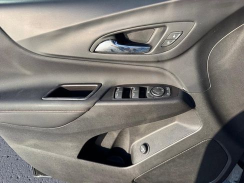 Used 2022 Chevrolet Equinox RS image 16