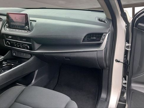 Used 2024 Nissan Rogue S image 25