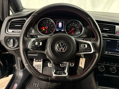 Used 2016 Volkswagen Golf image 20