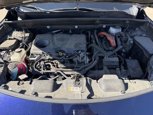 Used 2022 Toyota Venza XLE image 32