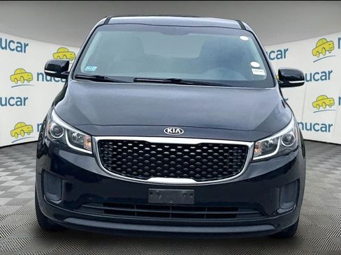 Used 2017 Kia Sedona L FWD image 2