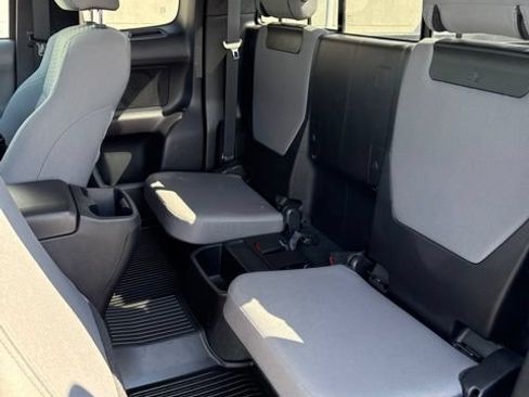 Used 2019 Toyota Tacoma SR w/ SR Convenience Package RWD image 10